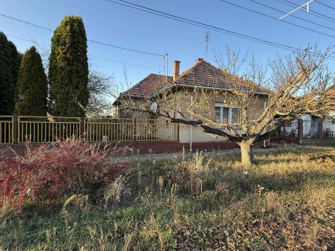 Eladó Ház 6041 Kerekegyháza NAPPALI + 3 SZOBÁS CSALÁDI HÁZ ELADÓ