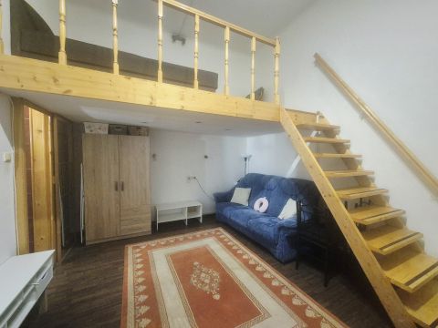 Kiadó Lakás 1076 Budapest 7. kerület , Keleti közelében CSENDES, ÁLLÓGALÉRIÁS garzon