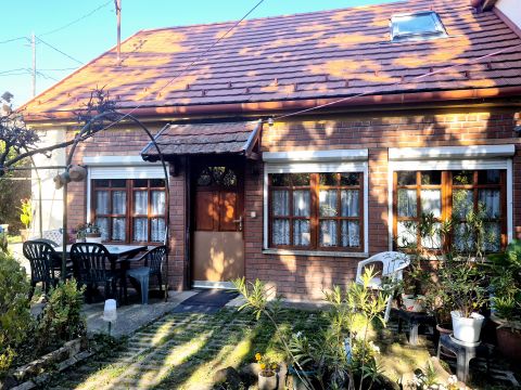 Eladó Ház 8226 Alsóörs , Vöröskő Apartman Közelében