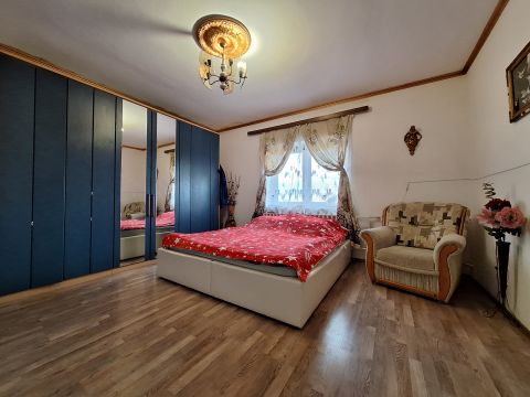 Eladó Ház 9081 Győrújbarát FELÚJÍTANDÓ CSALÁDI HÁZ VÁLLALKOZÓKNAK ÖSSZEKÖLTÖZŐKNEK!