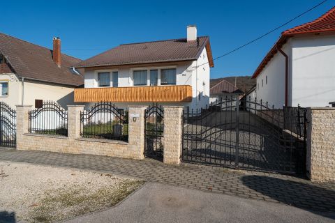 Eladó Ház 2823 Vértessomló 