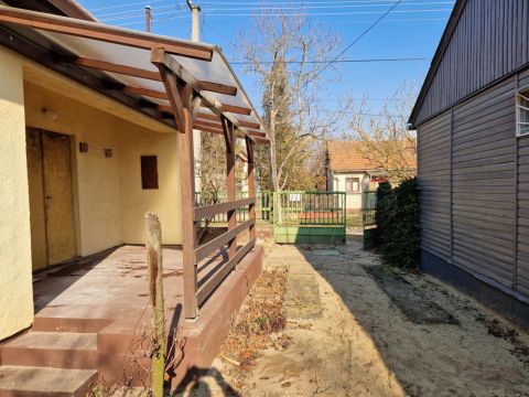 Eladó Ház 6065 Lakitelek , Lakitelek-Tőserdőn hétvégi ház eladó