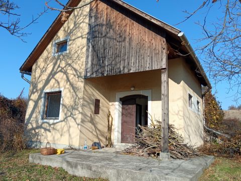 Eladó Ház 2060 Bicske , Középhegy, állattartásra alkalmas