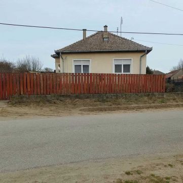 Eladó Ház 6044 Kecskemét , Hetényegyházán családi ház eladó nagy telekkel !