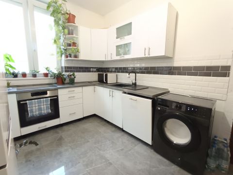 Eladó Lakás 1101 Budapest 10. kerület , Pongrácz úti lakótelepen 36 nm-es lakás  új konyhával eladó