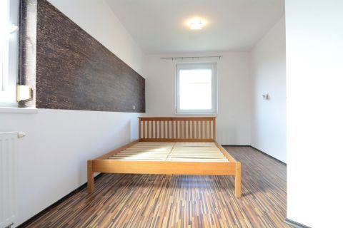 Kiadó Lakás 6000 Kecskemét Arborétum lakóparkban 2. emeleti, nappali + 2 szobás KIADÓ