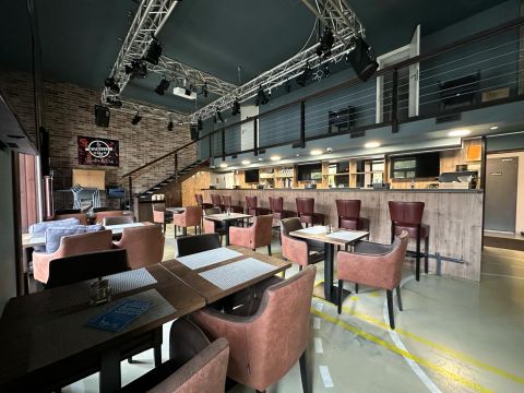 Eladó Vendéglátás 7030 Paks EXKLUZÍV MELEGKONYHÁS ÉTTEREM TELJES BERENDEZÉSSEL