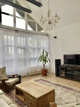 Eladó Ház 1037 Budapest 3. kerület Bp.3.Remetehegyen, körbejárható 2 lakrészes családi ház