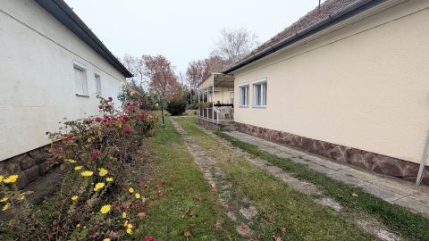 Eladó Ház 8630 Balatonboglár Balatonpart 5 perc gyalog ! 