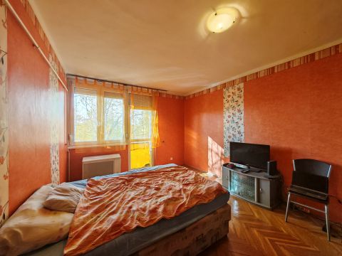 Eladó Lakás 5000 Szolnok 