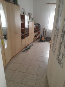 Eladó Ház 8434 Románd , 4 szobás körbejárható 115nm-es családi ház 2800nm Telekkel