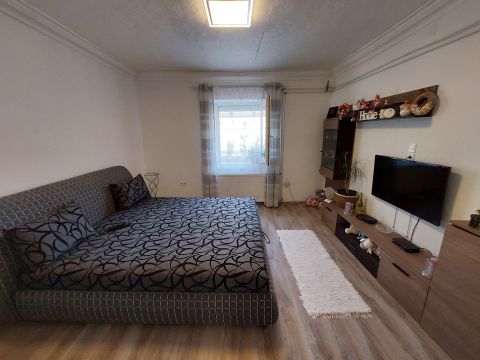 Kiadó Ház 6000 Kecskemét nappali+2 szobás kiskertes ház vacsiközben kiadó