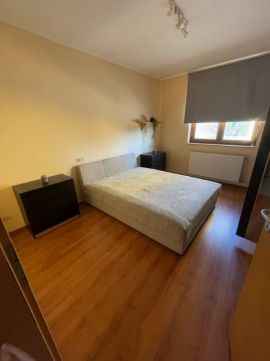 Eladó Lakás 5000 Szolnok , 2 szobás 2. emeleti, 47nm-es cirkós lakás, liftes társasház