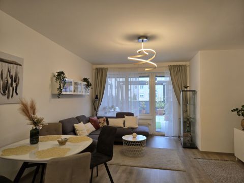 Eladó Lakás 8000 Székesfehérvár luxus lakás nagy, zöld terasszal