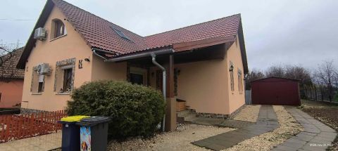 Eladó Ház 2766 Tápiószele , 2766 Tápiószele, Központi elhelyezkedés