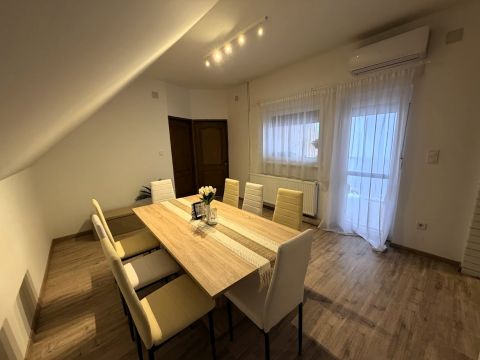 Eladó Lakás 2315 Szigethalom Teljes körűen felújított, központ közeli részen !