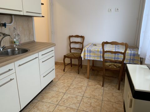 Eladó Lakás 8000 Székesfehérvár Jó állapotú, 1. emeleti lakás, garázsvásárlási opcióval.