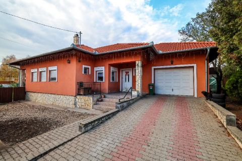 Eladó Ház 2030 Érd , 2030 Érd, Dombosváros