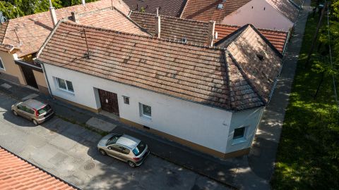 Eladó Ház 2600 Vác , Földszintes házrész a belváros közelében