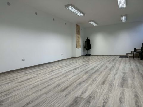 Eladó Üzlethelyiség 1115 Budapest 11. kerület , Karinthy Színház közelében