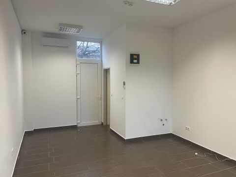 Kiadó Üzlethelyiség 4400 Nyíregyháza , Nyíregyháza forgalmas frekventált részén.