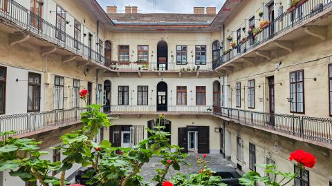 Eladó Lakás 1088 Budapest 8. kerület PALOTANEGYEDBEN - szuper lakás BOMBA áron!