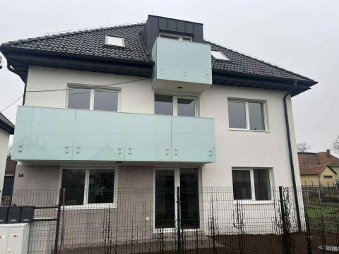 Eladó Lakás 2730 Albertirsa , Vasútállomáshoz közel 