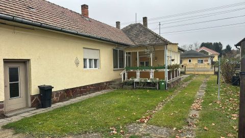 Eladó Ház 8630 Balatonboglár , Balatonpart 5 perc gyalog ! 