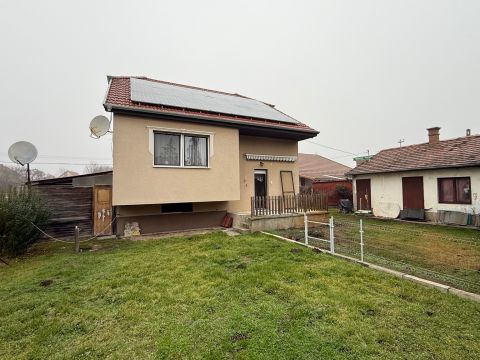 Eladó Ház 6000 Kecskemét , Tágas, szépen karbantartott ház a Vacsiközben eladó