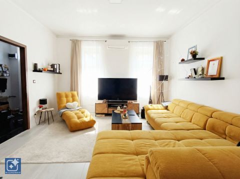 Eladó Lakás 1054 Budapest 5. kerület , A Parlament mellett, emeleti, napfényes, felújított!