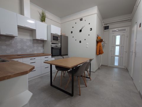 Kiadó Lakás 6000 Kecskemét KIADÓ BELVÁROSI LAKÁS, 2 AUTÓ SZÁMÁRA GARÁZZSAL,BEÁLLÓVAL