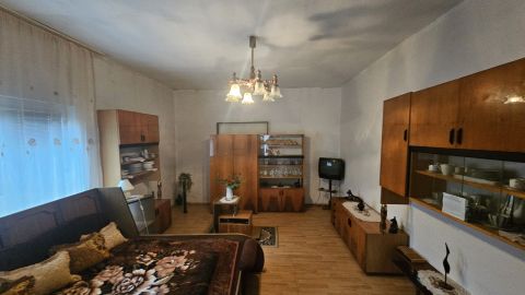 Eladó Ház 7041 Vajta , KIVÉTELES LEHETŐSÉG VAJTA KÖZEPÉN!!!