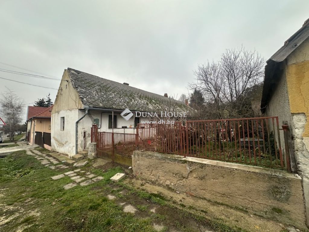 2091 Etyek , Etyek frekventált helyén — 1/9