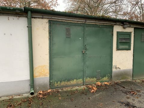 Eladó Parkoló 8000 Székesfehérvár , Kölcsei garázssor, 18 m2, saját villanyórával