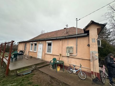 Eladó Ház 2421 Nagyvenyim Nagyvenyim frekventált részén