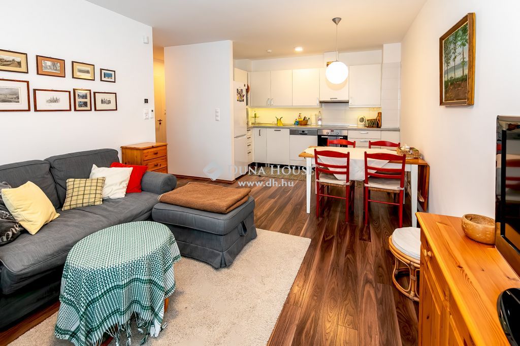 8600 Siófok , vízparti, panorámás, erkélyes 59 nm-es apartmanlakás — 1/28