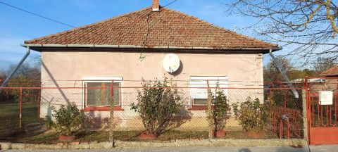 Eladó Ház 5471 Tiszakürt , 5471 Tiszakürt, Csendes, jó