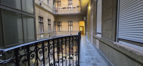 Eladó Lakás 1073 Budapest 7. kerület Madách színházra néző, erkélyes lakás