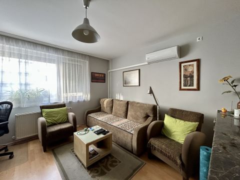 Kiadó Lakás 1085 Budapest 8. kerület Hangulatos lakás kiadó a Palotanegyedben!