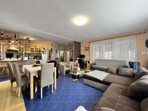 Eladó Ház 2740 Abony , KÉT GENERÁCIÓS CSALÁDI HÁZ ÜZLETHELYISÉGGEL