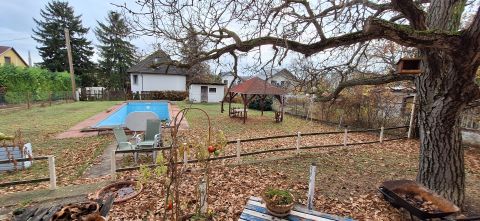 Kiadó Ház 2040 Budaörs Budaörs családias részén kiadó ház, nagy telekkel, medencéve