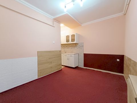 Kiadó Lakás 6000 Kecskemét Kecskemét belvárosában 1 szobás házrész közös udvarban