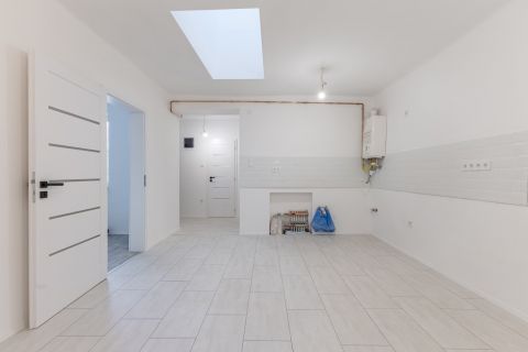 Eladó Lakás 1182 Budapest 18. kerület , Bókaytelepen, TELJESEN FELÚJÍTOTT nappali +2 félszobás lakás