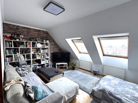 Eladó Lakás 9700 Szombathely , Belváros közeli szép állapotú tetőtéri lakás