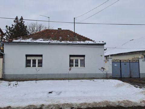 Eladó Ház 6435 Kunbaja , Központhoz közel