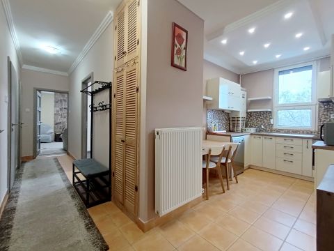 Kiadó Lakás 6000 Kecskemét , Kada Elek utcán nappali+2 szobás lakás + beállási lehetőség