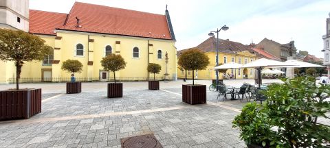 Eladó Üzlethelyiség 9700 Szombathely Savaria téren alagsori üzlethelyiség eladó !