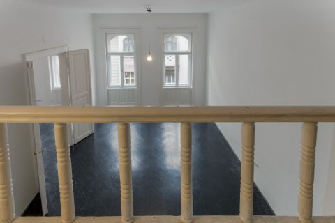 Eladó Lakás 1073 Budapest 7. kerület Kertész utcában magas emeleti műterem hangulatú lakás!