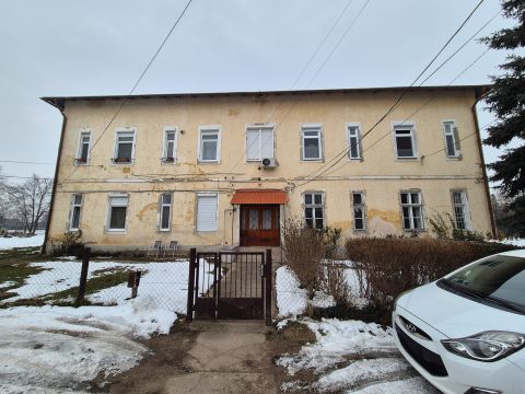 Eladó Lakás 2941 Ács , Gyár utca Cukorgyári lakótelep utca kereszteződés