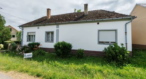 Eladó Ház 8840 Csurgó Csurgó város mellékutcájában, két generációs kertes családi ház eladó! 